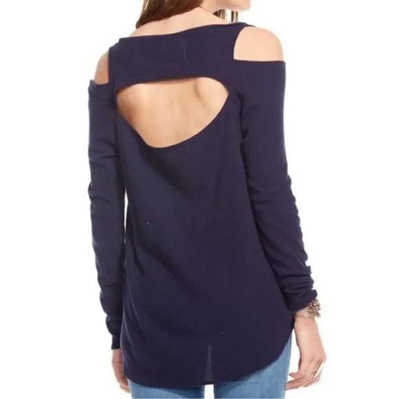 Chaser Revolve V-Neck Cold Shoulder Thermal Knit Top in Cove Sz M Blue NWT - Picture 2 of 6